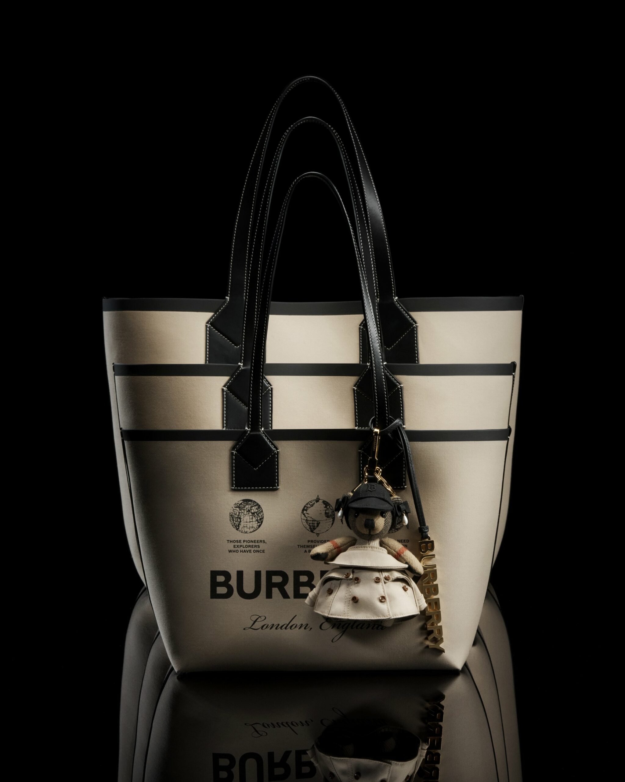 BURBERRY_2022_FESTIVE_GIFTING_CROPPED_4x5_29